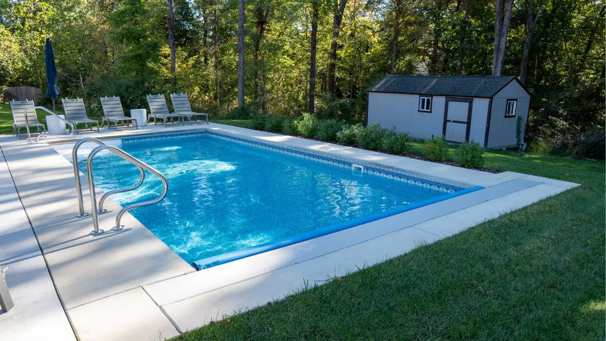 Vinyl liner pool with a concrete pool deck
